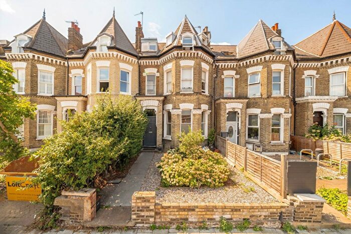 2 Bedroom Flat For Sale In Union Road, Clapham, SW4