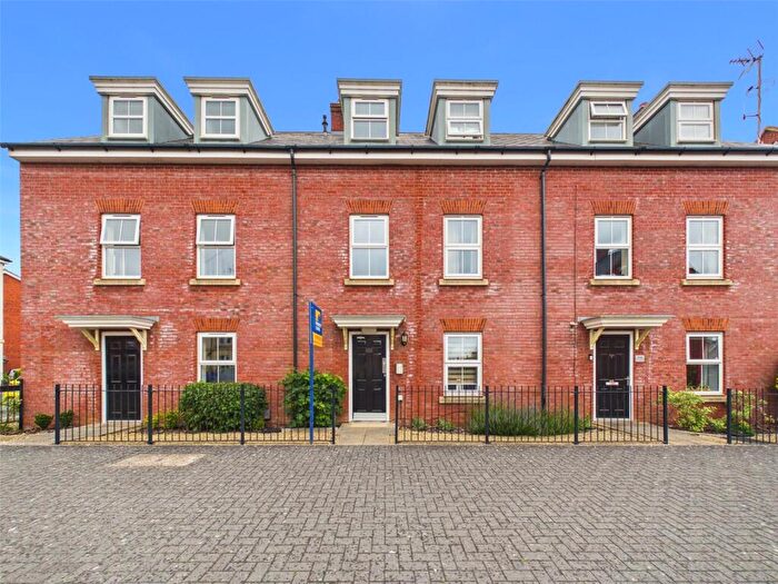 2 Bedroom Apartment For Sale In Yew Tree Road, Brockworth, Gloucester, Gloucestershire, GL3
