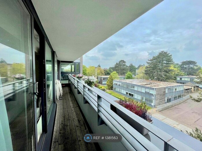 1 Bedroom Flat To Rent In Blackfriars Court, St. Albans, AL1