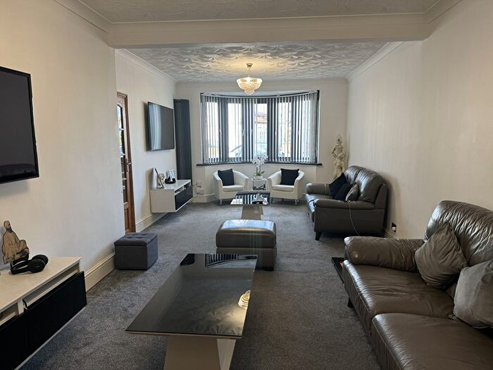 3 Bedroom Semi-Detached House To Rent In Haslemere Avenue, Hounslow, Greater London, TW5