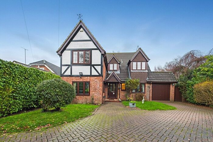 4 Bedroom Detached House For Sale In Nash Grove Lane, Finchampstead, Berkshire, RG40