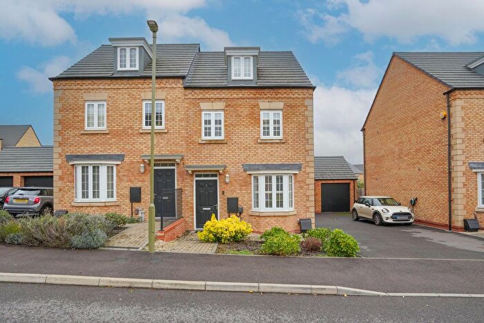 3 Bedroom Semi-detached House For Sale In Heron Drive, Witney, OX28
