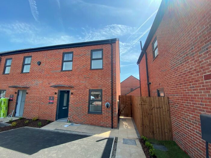 3 Bedroom Property To Rent In Tulip Grove, Seacroft, Leeds, LS14