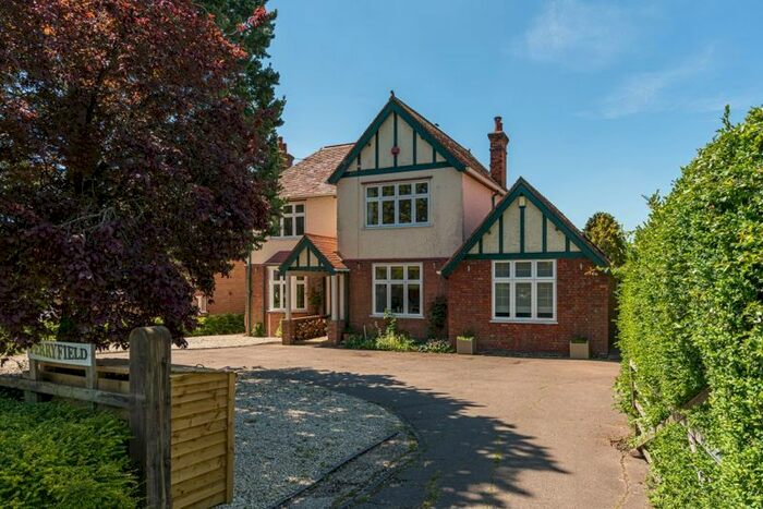 5 Bedroom Detached House To Rent In New Road, HP17