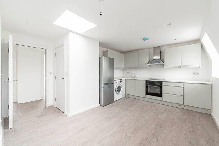 2 Bedroom Flat To Rent In Bridge Street, Pinner, HA5