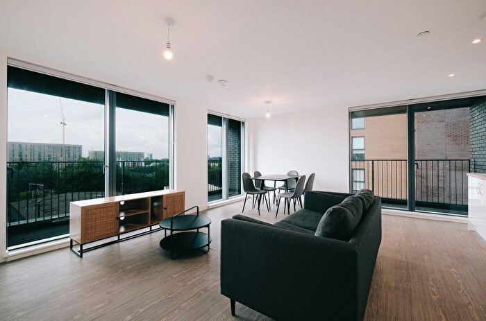 2 Bedroom Flat To Rent In The Landmark, Salford, Manchester, M5