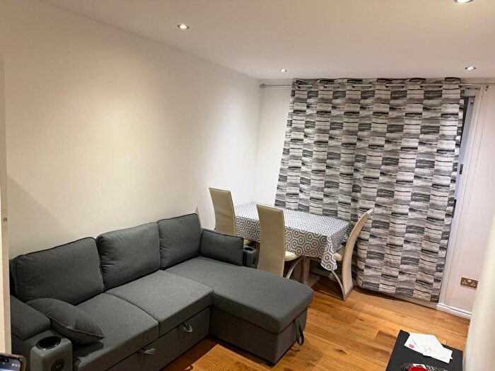 4 Bedroom Terraced House To Rent In Cumberland Avenue, Welling, DA16