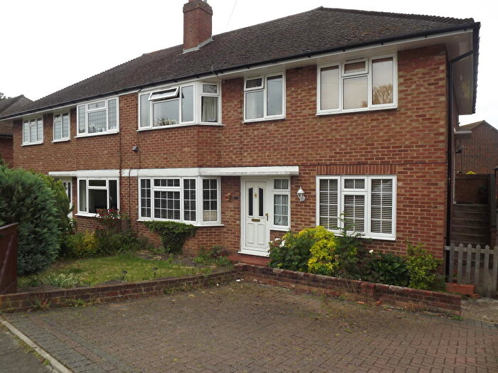 2 Bedroom Flat To Rent In Reynolds Avenue **Zero Deposits Option Available**, KT9