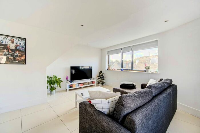 2 Bedroom Flat For Sale In Wheatsheaf Terrace, Parsons Green, London, SW6