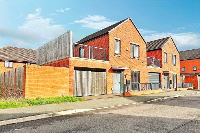 2 Bedroom Link Detached House For Sale In Silverdale Street, Openshaw, Manchester, Greater Manchester, M11