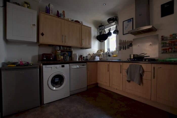 4 Bedroom Flat To Rent In Parkwood Road, Southbourne, Bournemouth, BH5