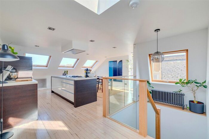 3 Bedroom Flat To Rent In Buer Road, London, SW6