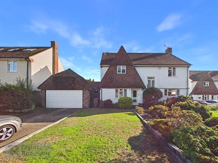 4 Bedroom Detached House For Sale In Old Horsham Road, Southgate, Crawley, RH11
