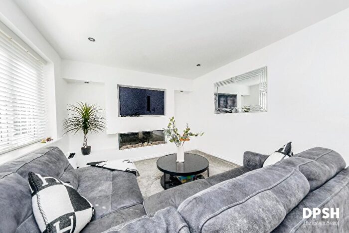 2 Bedroom Apartment For Sale In Willowdale, Middleton, Leeds, LS10