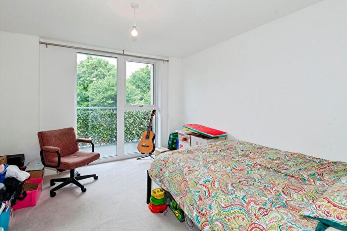 2 Bedroom Flat For Sale In Vicus Way, Maidenhead, Berkshire, SL6