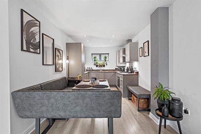 1 Bedroom Flat For Sale In Brookside Terrace, The Lane, Worcester, WR1