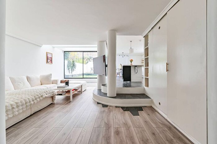 2 Bedroom Flat To Rent In Cantelowes Road, Camden Town, London, NW1