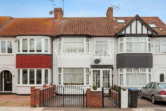 3 Bedroom Terraced House For Sale In New Park Avenue, London, N13