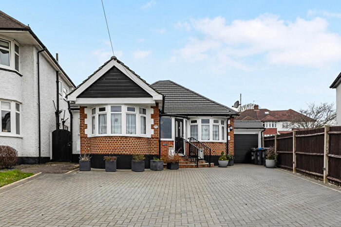 3 Bedroom Bungalow For Sale In Addisons Close, Croydon, CR0