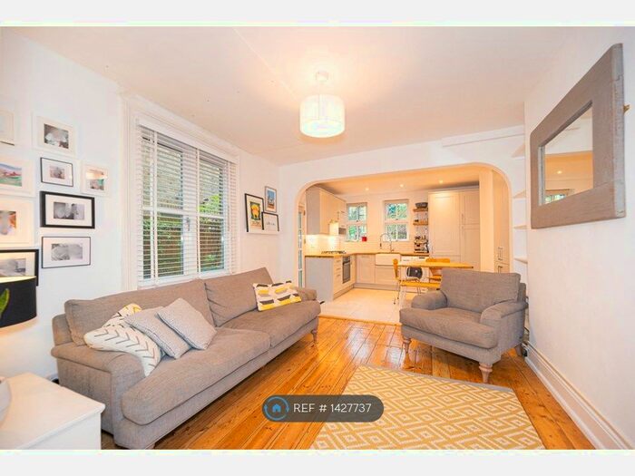 2 Bedroom Flat To Rent In Second Avenue, London, SW14