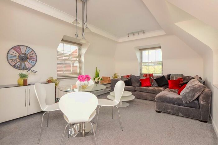 3 Bedroom Apartment To Rent In Station Road West, Canterbury, CT2