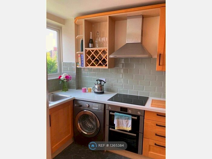 2 Bedroom Maisonette To Rent In Compass Close, Oxford, OX4