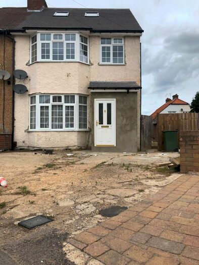 5 Bedroom Semi-Detached House To Rent In Cromer Close, Uxbridge UB8
