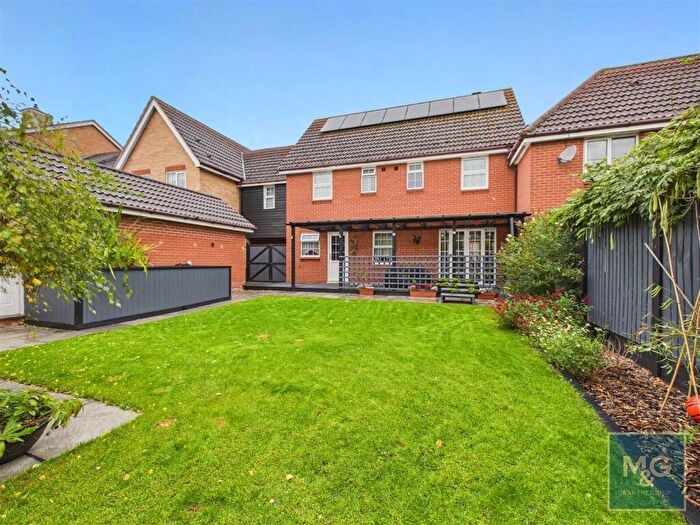 5 Bedroom Link Detached House For Sale In Chaffinch Road, Bury St. Edmunds, IP32