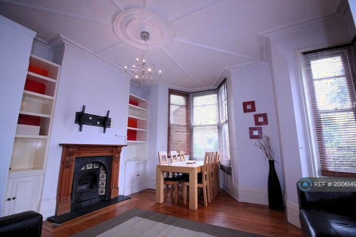 1 Bedroom Flat To Rent In Vanbrugh Hill, London, SE3