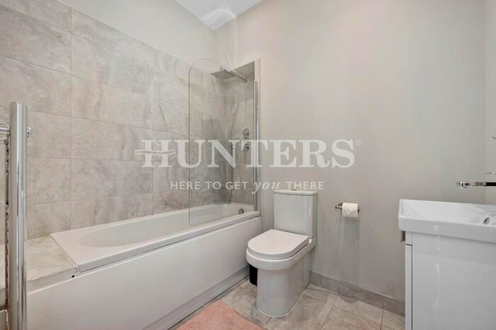 2 Bedroom Apartment For Sale In Waterloo Road, London, NW2