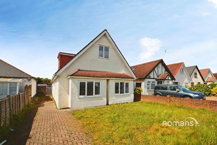 4 Bedroom Bungalow To Rent In Pield Heath Avenue, Uxbridge, UB8