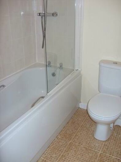 2 Bedroom Flat To Rent In Birrell Close, Kirkcaldy, Fife, KY1