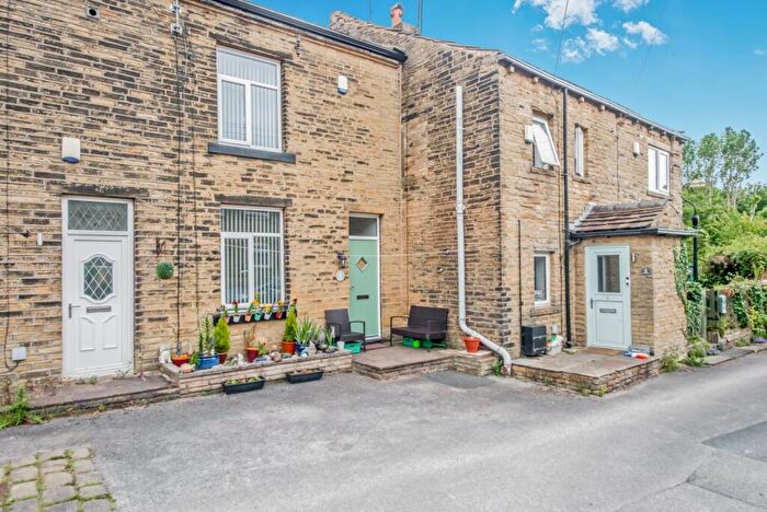 2 Bedroom Terraced House For Sale In Rawson Square, Idle, Bradford, BD10