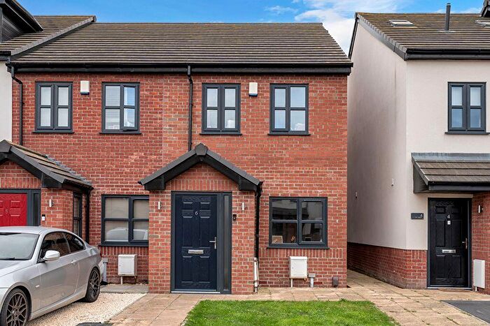2 Bedroom End Of Terrace House For Sale In Kristine Close, Grimsby, DN32