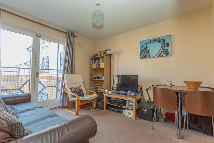1 Bedroom Flat To Rent In Melville Court, Croft Street, London, SE8