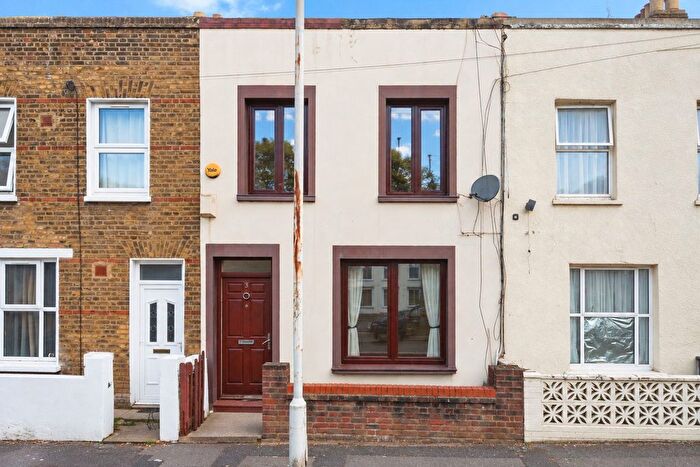 3 Bedroom Terraced House For Sale In Dunmow Road, London, E15
