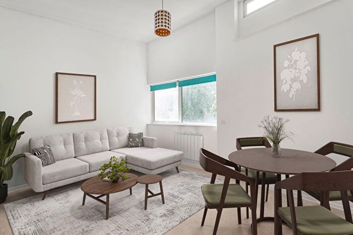 1 Bedroom Flat For Sale In Wixs Lane, Clapham Common, SW4