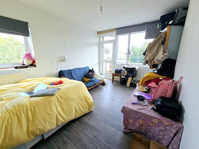 3 Bedroom Flat To Rent In Highbury New Park, N5