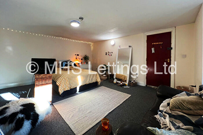 8 Bedroom Terraced House To Rent In Regent Park Terrace, Leeds, LS6
