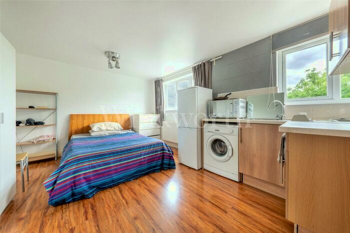 Studio To Rent In Powis Gardens, London, NW11