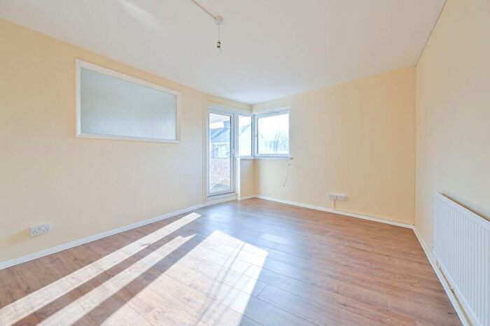 1 Bedroom Flat For Sale In Beckway Street, Elephant And Castle, London, SE17