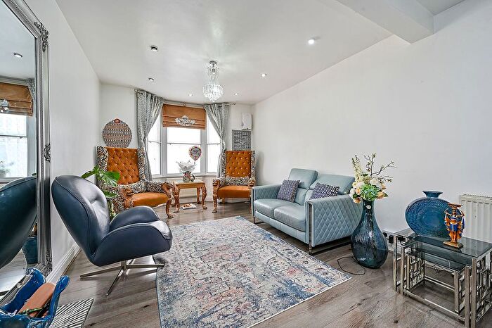 4 Bedroom End Terrace House For Sale In Kingsley Road, Hounslow, TW3