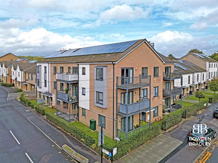 2 Bedroom Flat To Rent In Reservoir Way, Hainault, IG6