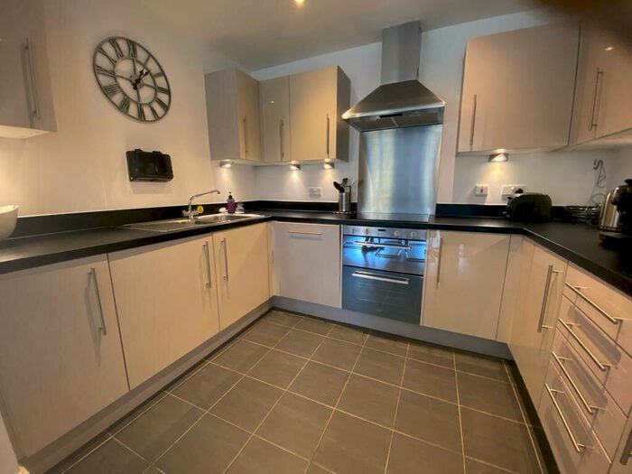 2 Bedroom Apartment To Rent In Andrews Close, Warwick, CV34