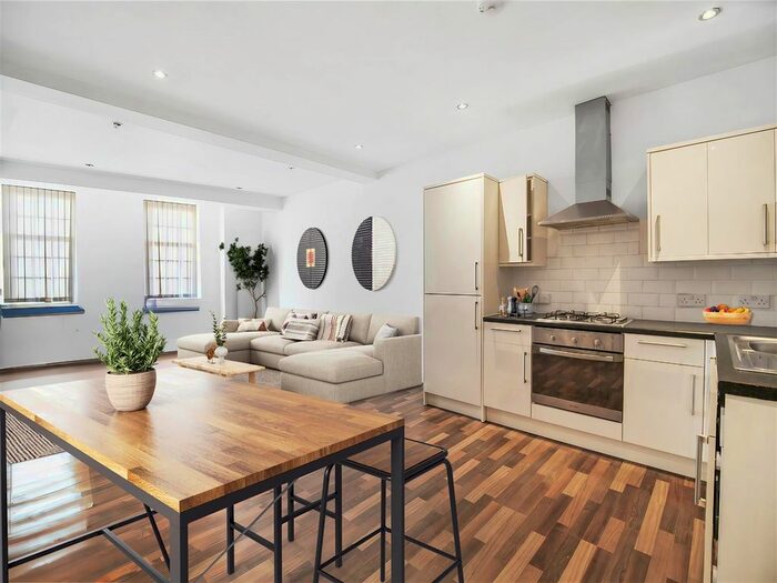 2 Bedroom Flat To Rent In King Street, Twickenham, TW1