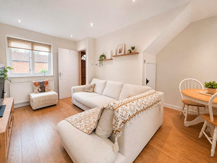 2 Bedroom Terraced House To Rent In Cotswold Way, Worcester Park, KT4