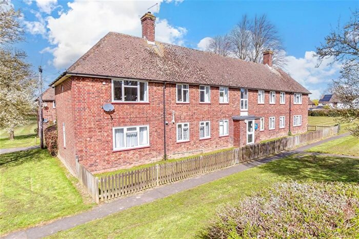 2 Bedroom Flat For Sale In Milton Gardens, Tonbridge, Kent, TN9