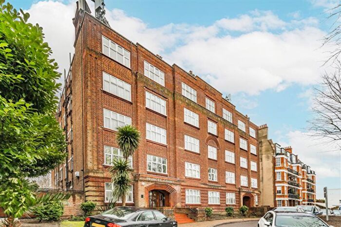 3 Bedroom Flat To Rent In Shoot Up Hill, Cricklewood, NW2