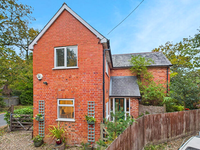3 Bedroom Detached House For Sale In Soke Road, Silchester, RG7