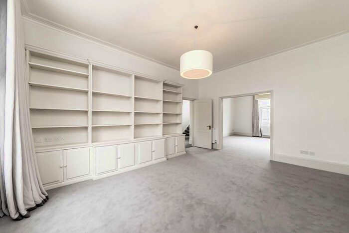 3 Bedroom Flat To Rent In Warwick Avenue, London, W9